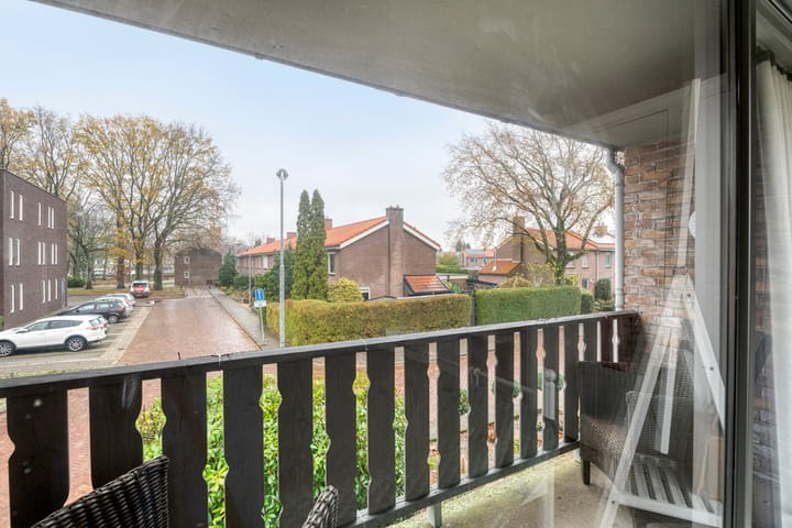 Photo 24 of Julianalaan 30