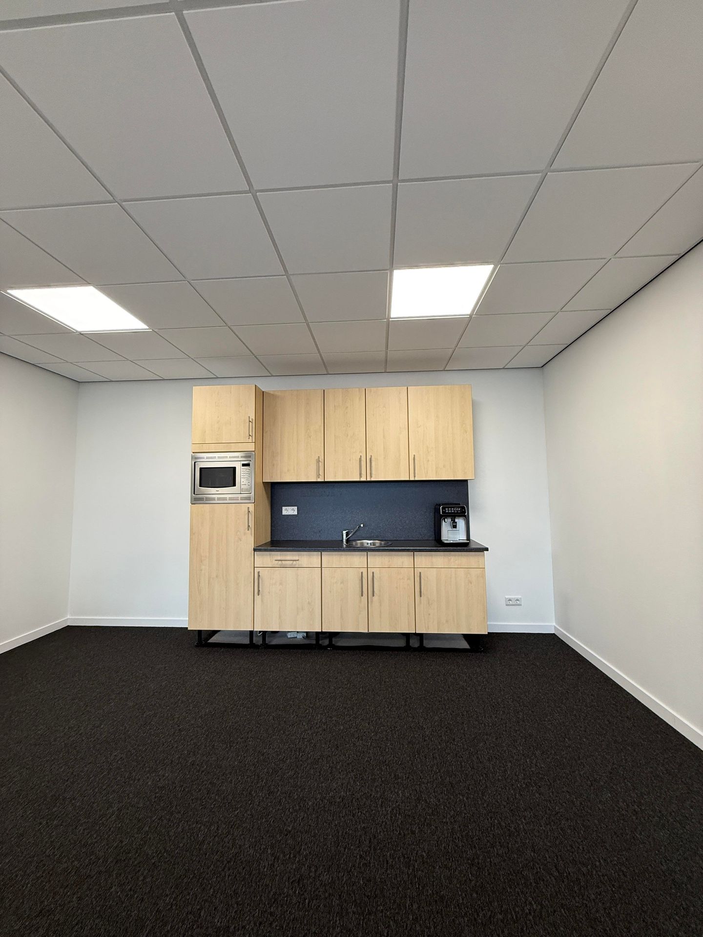 View photo 3 of John F. Kennedylaan 40