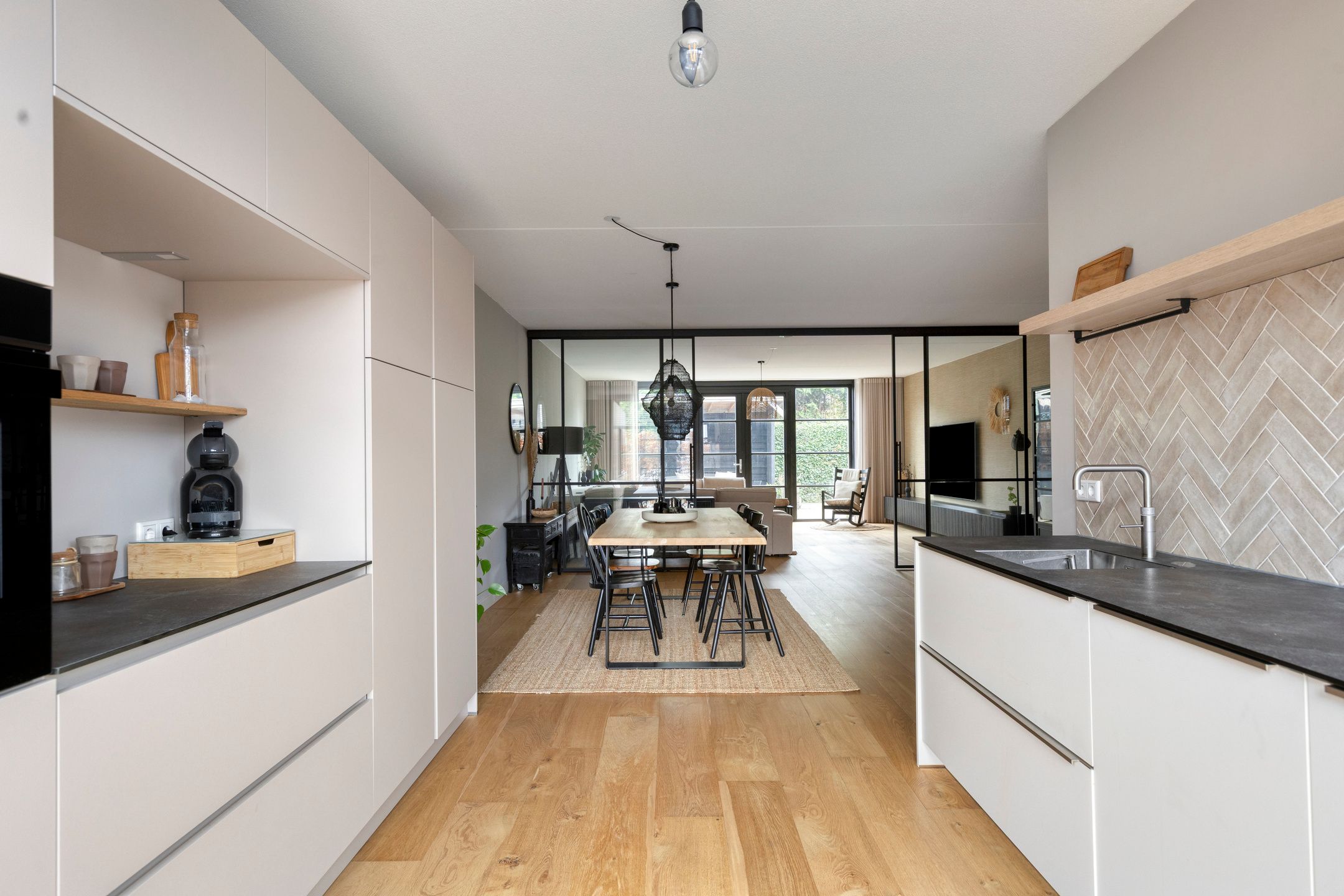 Foto 15 van Voorneveldstraat 8