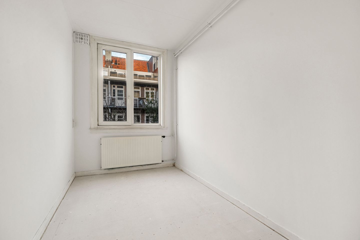 Photo 4 of Van Tuyll van Serooskerkenweg 32-1