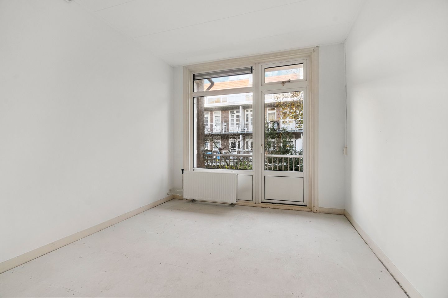 Photo 5 of Van Tuyll van Serooskerkenweg 32-1