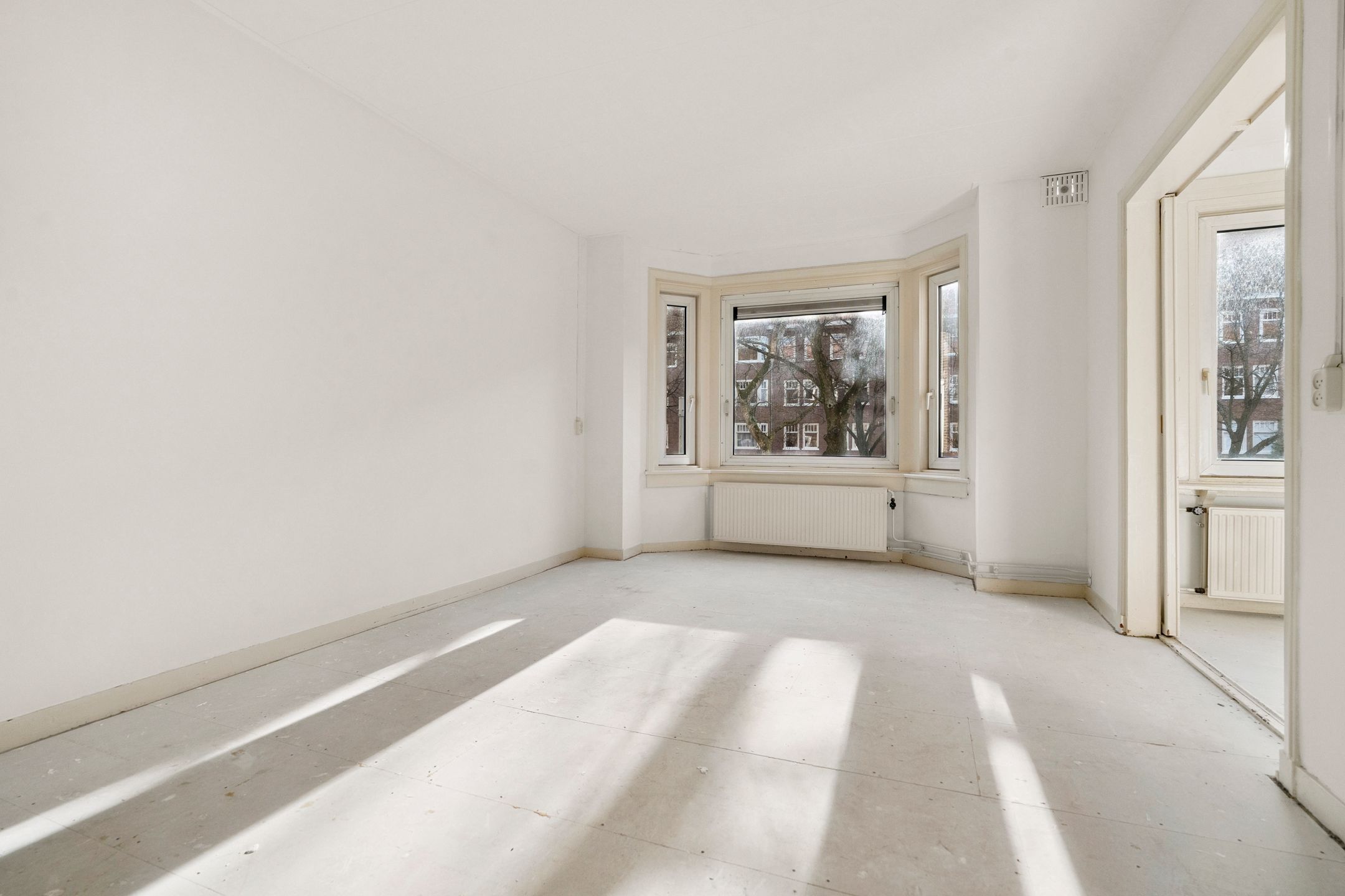 Photo 9 of Van Tuyll van Serooskerkenweg 32-1