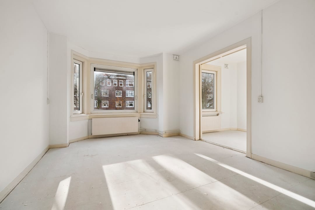 Photo 2 of Van Tuyll van Serooskerkenweg 32-1