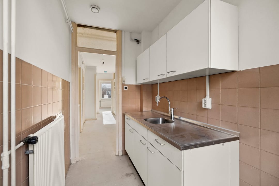 Photo 16 of Van Tuyll van Serooskerkenweg 32-1