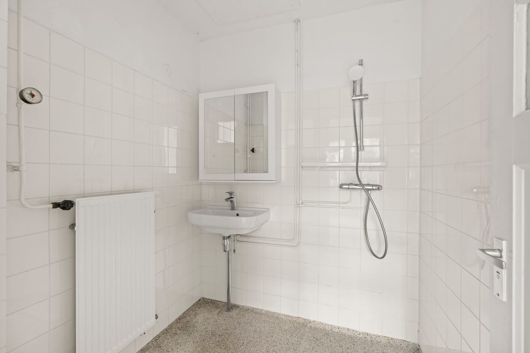 Photo 17 of Van Tuyll van Serooskerkenweg 32-1