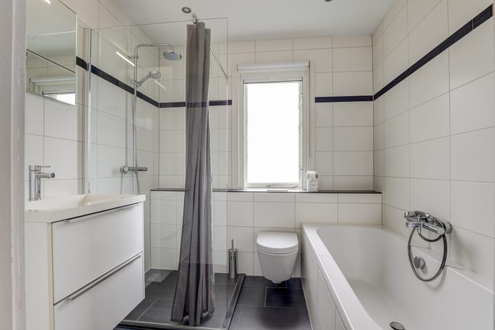 Photo 23 of van Baerlestraat 11