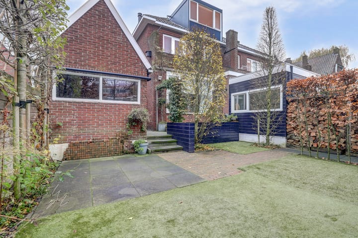 Photo 32 of van Baerlestraat 11