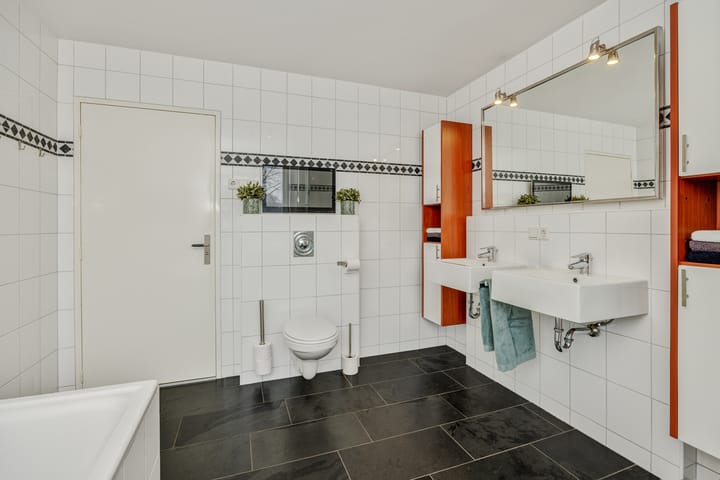 Photo 24 of Kamperfoeliestraat 38