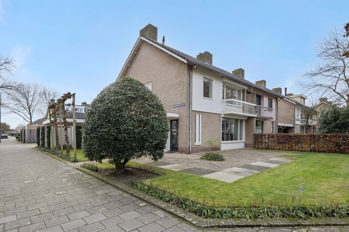 Photo 43 of Kamperfoeliestraat 38