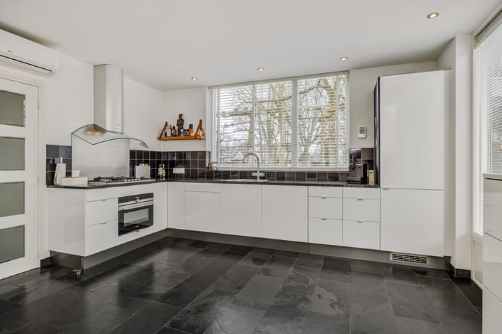 Photo 11 of Kamperfoeliestraat 38