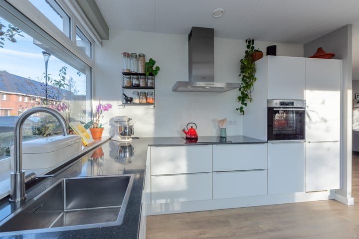 Photo 11 of Evert van der Heijdenstraat 45