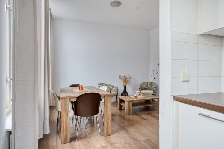 Photo 11 of Bloemstraat 72-1