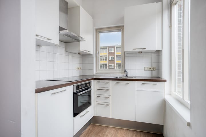 Photo 12 of Bloemstraat 72-1