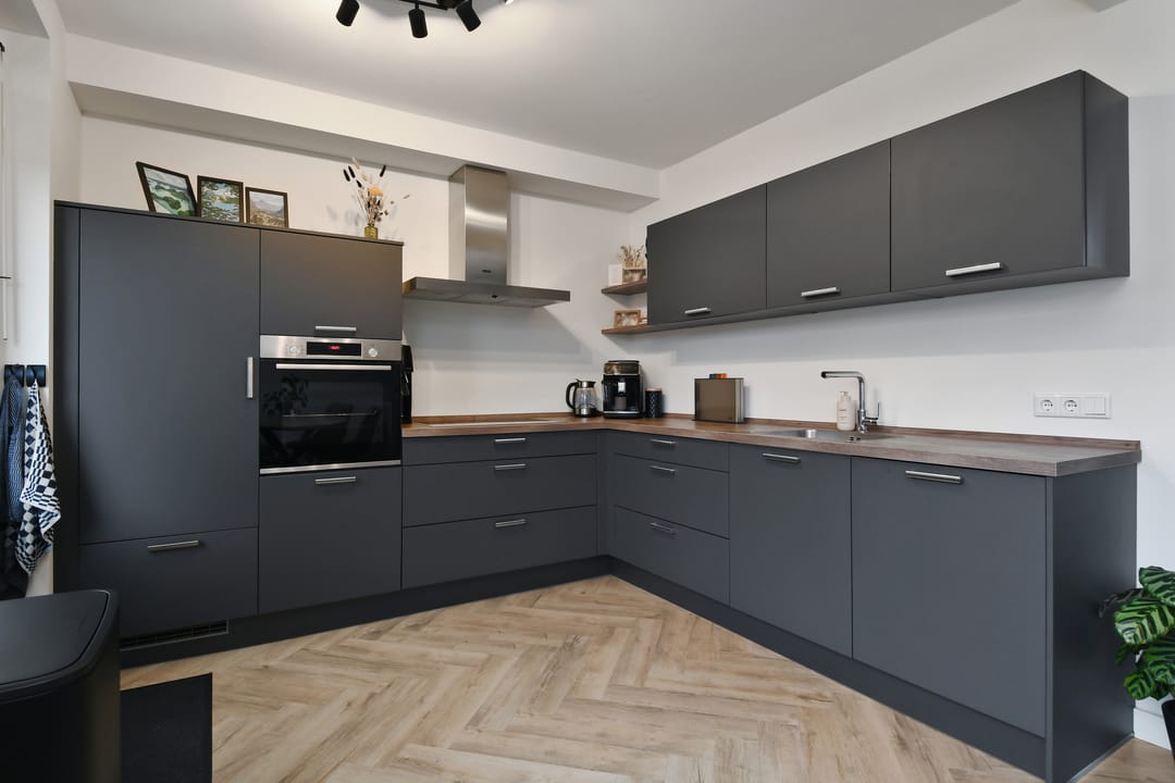 Photo 13 of Loonstraat 8