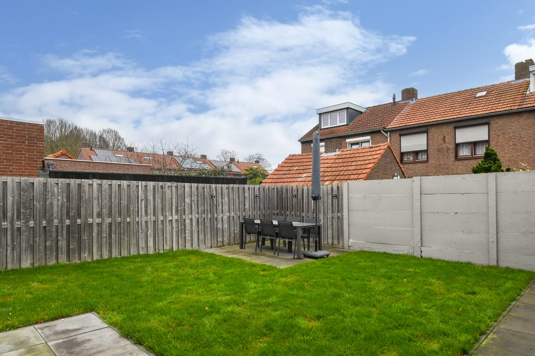 Photo 23 of Loonstraat 8