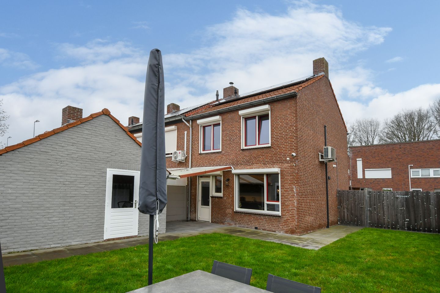 Photo 25 of Loonstraat 8