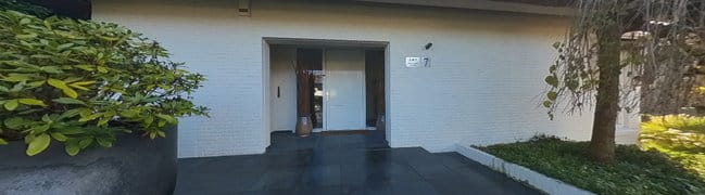 Voorgevel met entreepartij