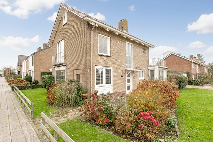 Photo 42 of Beatrixstraat 24