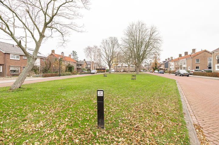 Photo 48 of Beatrixstraat 24