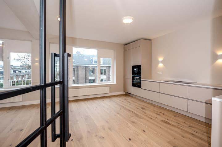 Foto 7 van Theresiastraat 136