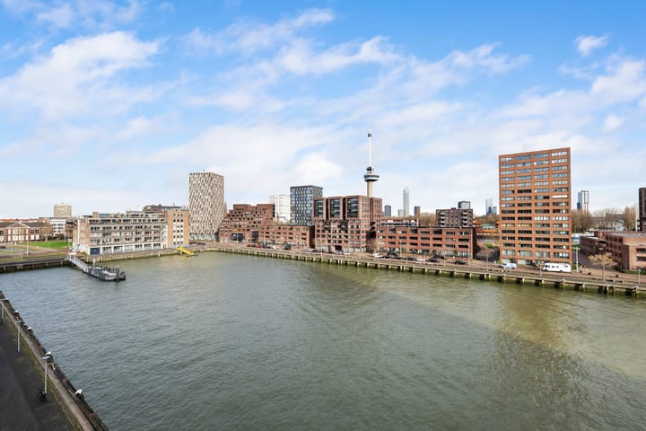 Photo 41 of Lloydstraat 174