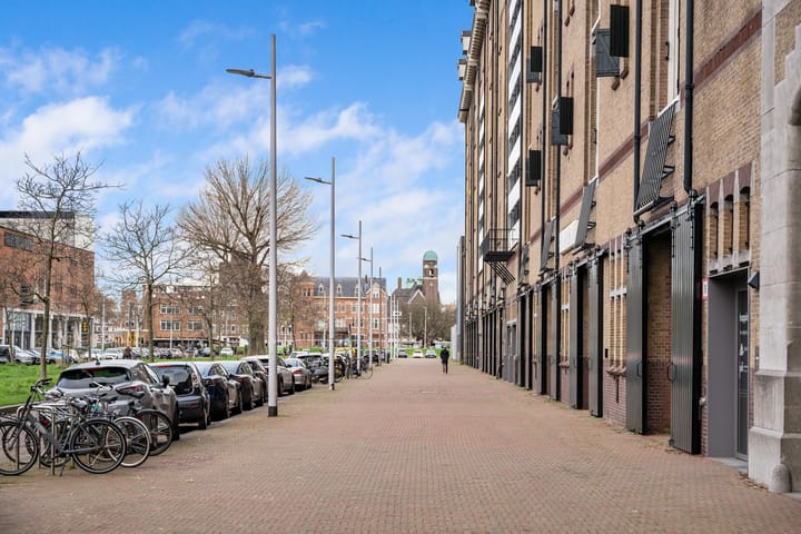 Photo 47 of Lloydstraat 174