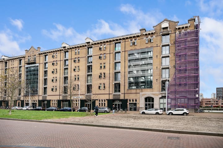 Photo 48 of Lloydstraat 174