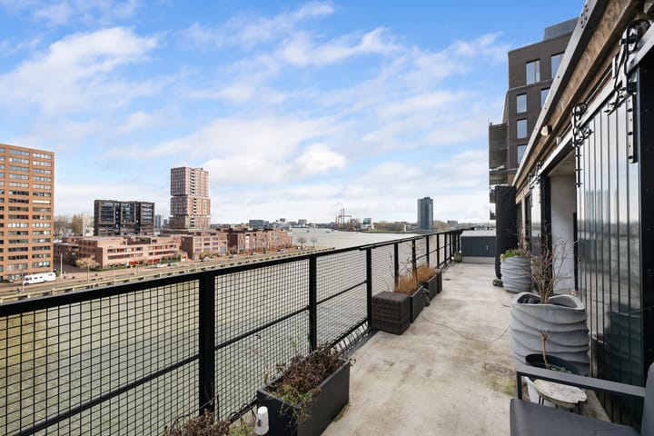 Photo 2 of Lloydstraat 174