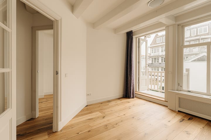 Photo 16 of Willemsstraat 14-D