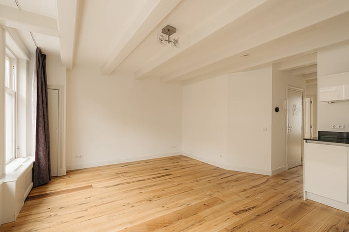 Photo 10 of Willemsstraat 14-D