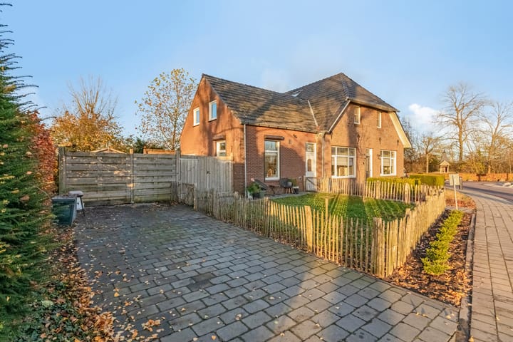 Foto 12 van Emmerikseweg 18-B