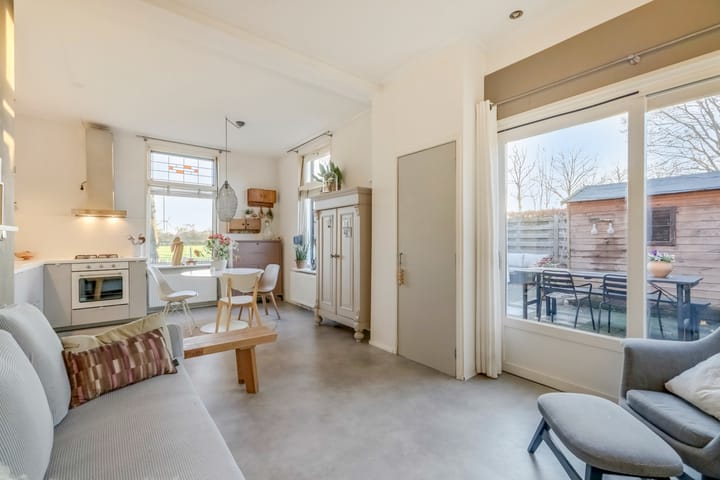 Foto 15 van Emmerikseweg 18-B