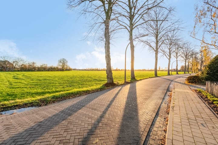 Foto 44 van Emmerikseweg 18-B