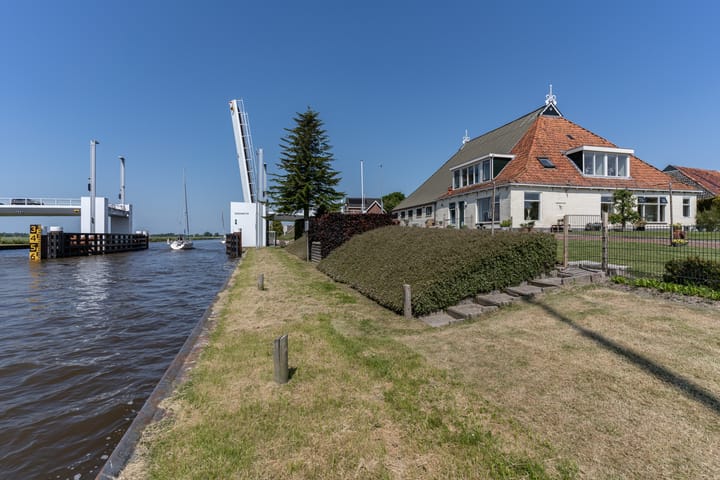 Photo 2 of It Heech 25