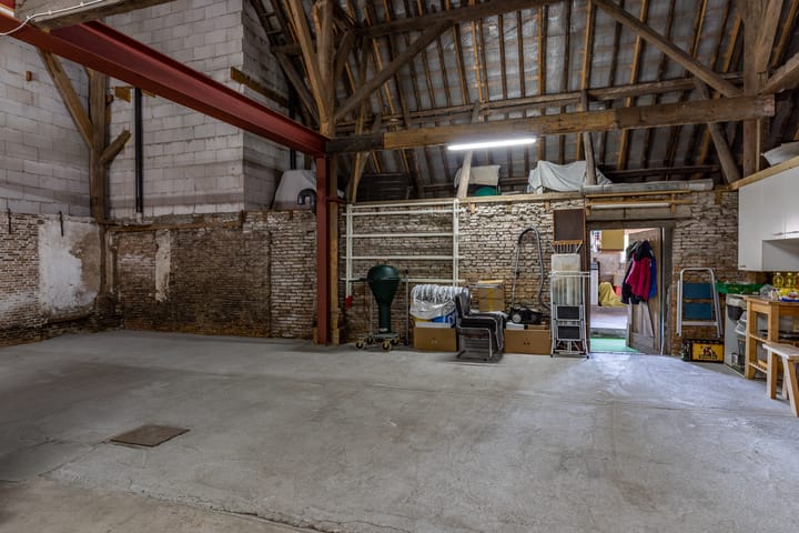 Photo 32 of It Heech 25