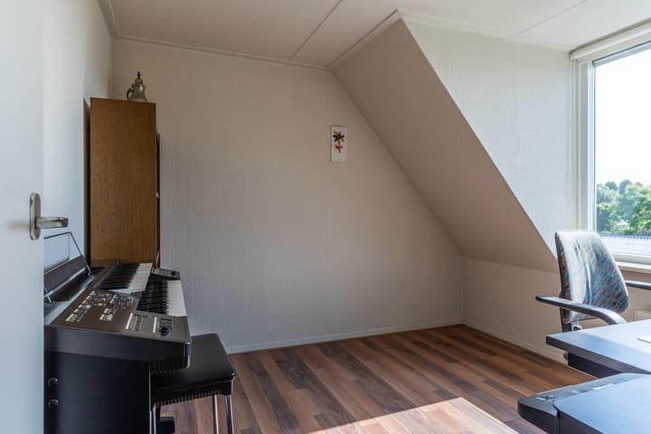 Photo 37 of It Heech 25