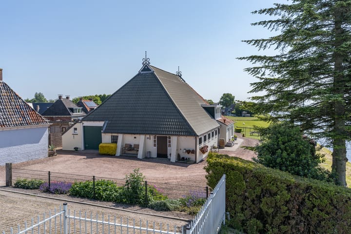 Photo 45 of It Heech 25