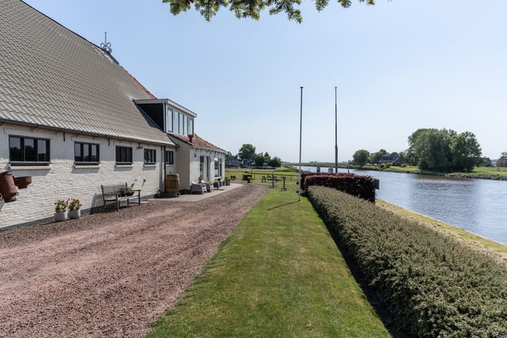 Photo 46 of It Heech 25