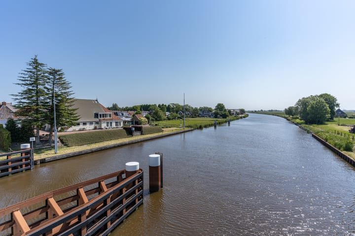 Photo 49 of It Heech 25