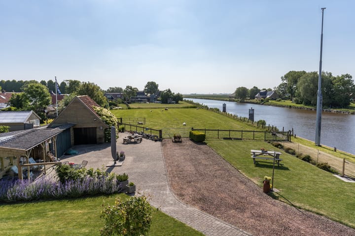 Photo 53 of It Heech 25