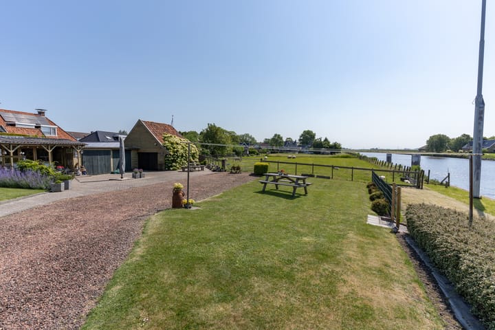 Photo 54 of It Heech 25