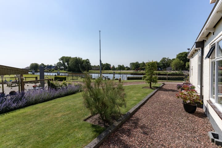 Photo 55 of It Heech 25