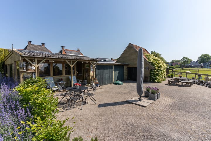 Photo 56 of It Heech 25