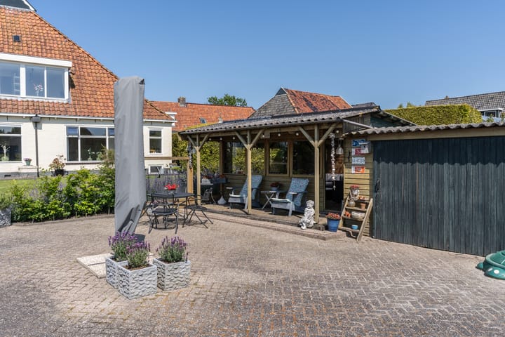 Photo 57 of It Heech 25