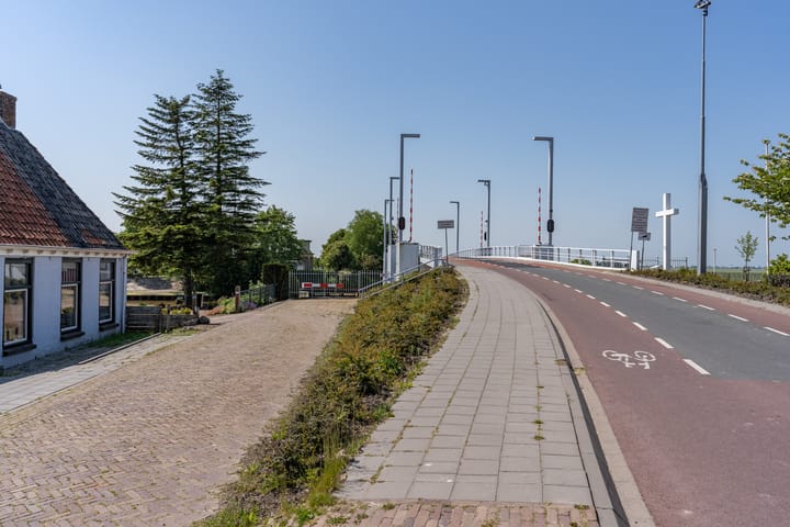 Photo 63 of It Heech 25