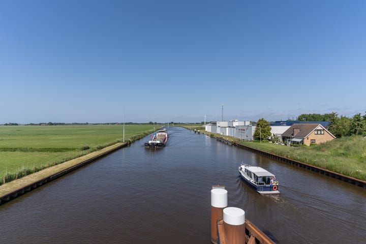 Photo 71 of It Heech 25