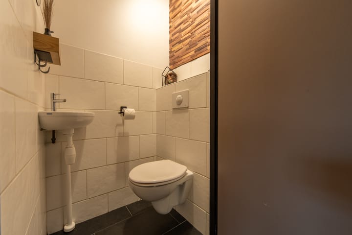 Photo 12 of Van Eckstraat 25