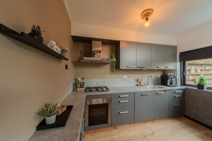 Photo 17 of Van Eckstraat 25