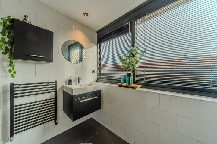 Photo 28 of Van Eckstraat 25