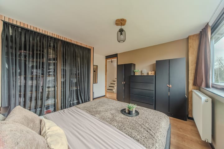 Photo 30 of Van Eckstraat 25